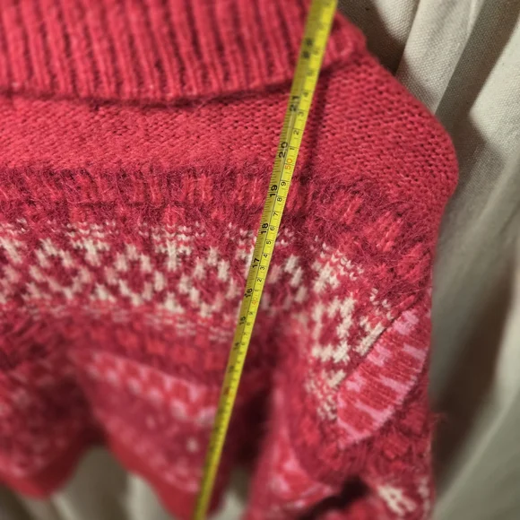 Cozy Red Patterned Turtleneck Sweater - Picture 7 of 7